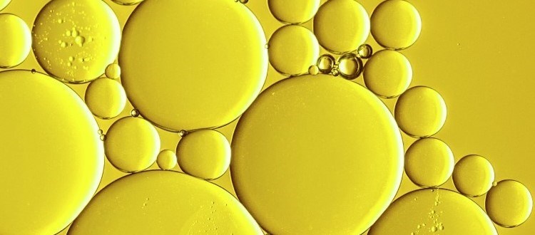 A picture of yellow oil droplets