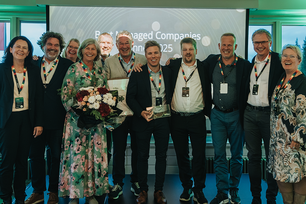 Skretting Norge sin ledergruppe mottar her prisen som en av Norges Best Managed Companies 2025, kåret av Deloitte. Foto: Roj Ferman
