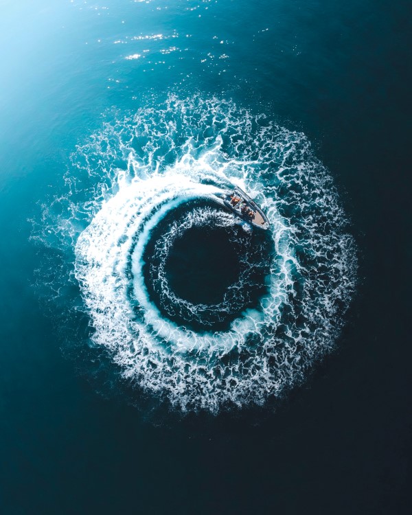 Circular wave in the ocean
