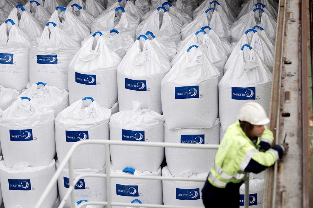 Feed bags in boat