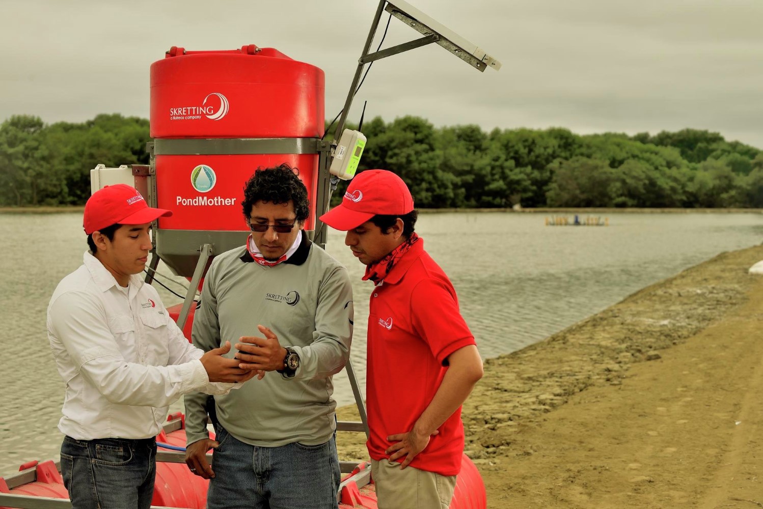 Customers looking at Eruvaka in Ecuador