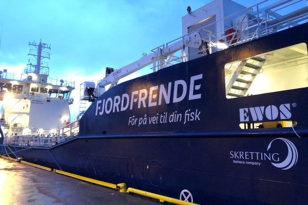 Skip som seiler for Fjordfrende