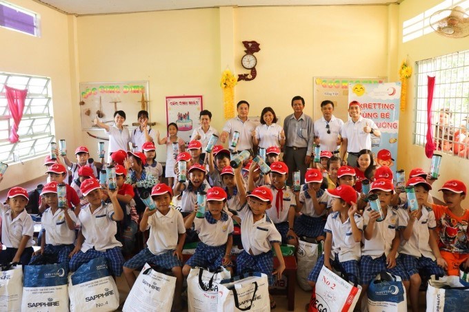 Skretting Vietnam gets kids to school