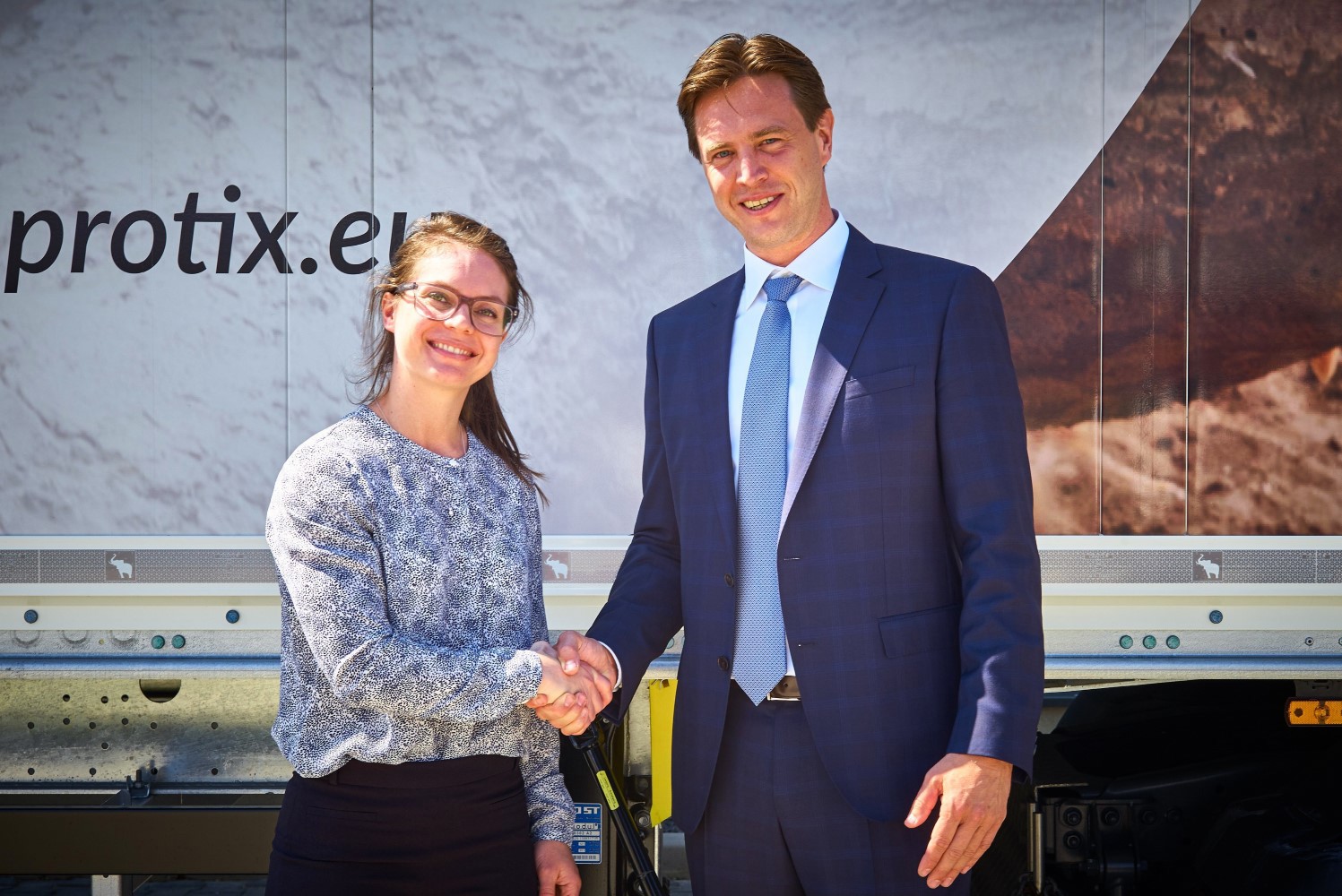 Jenna Bowyer shaking hands with Protix