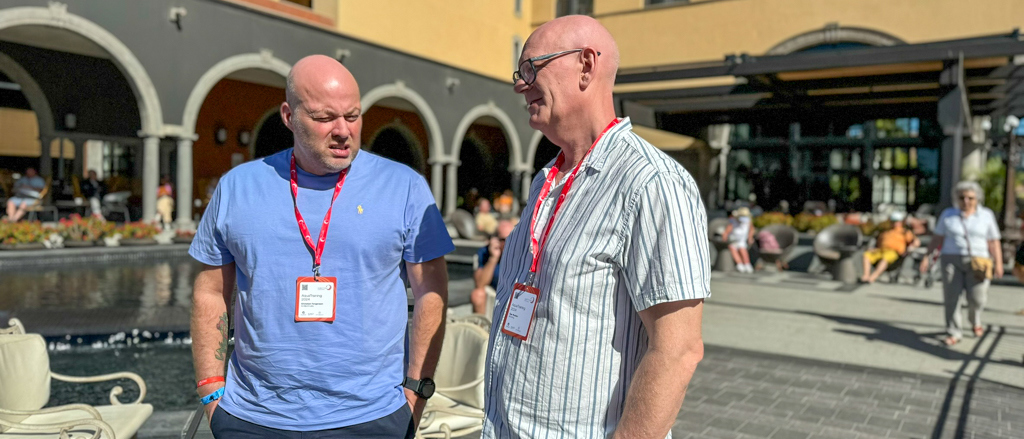 Deltakere i dialog i pause