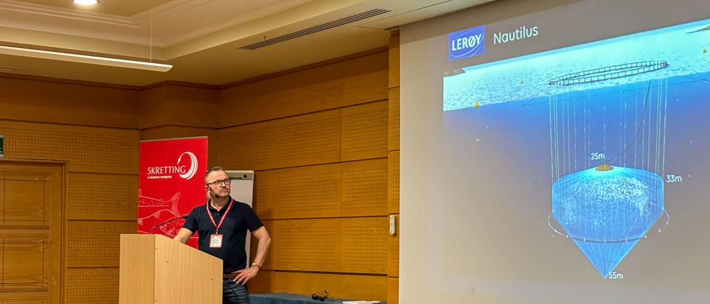 Stig Nidar Selvåg fra Lerøy presenterer