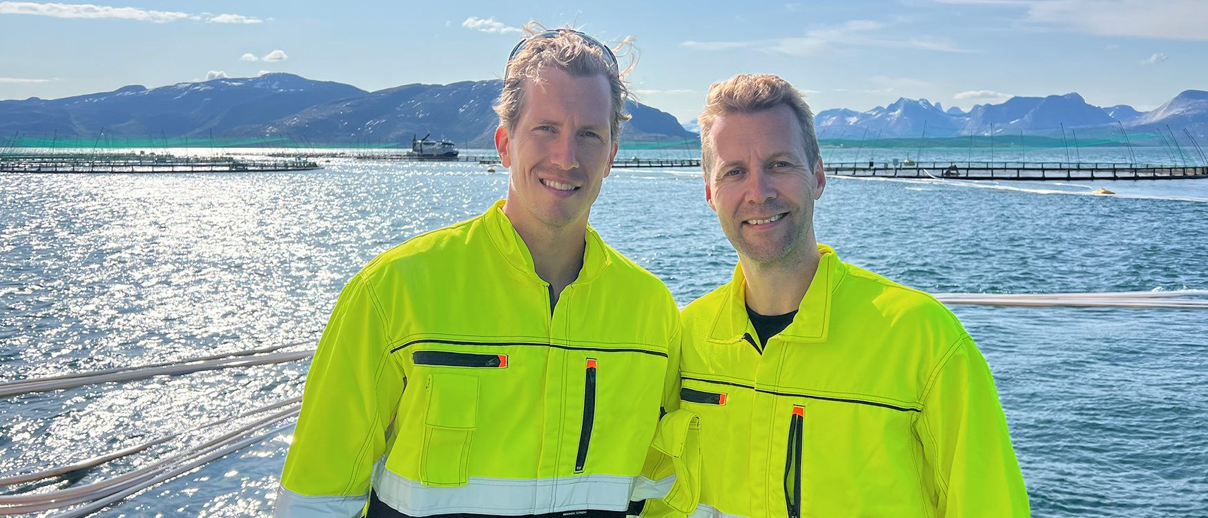 Håvard Bjørgen, førsteamanuensis ved NMBU, sammen med doktorgradsstipendiat Johan Rennemo i Skretting